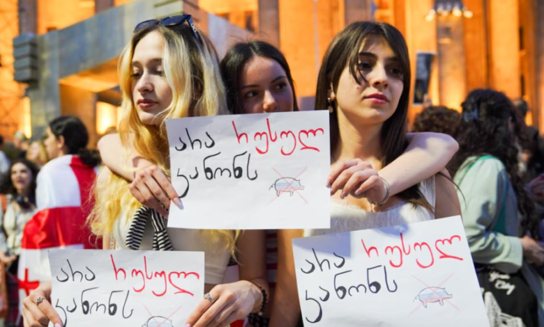 What Does It Mean to Wear Power? A Look at Cortiez’s Silent Protest
