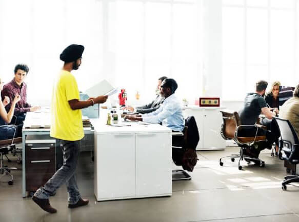 How Employee Reviews Can Help With Career Decisions